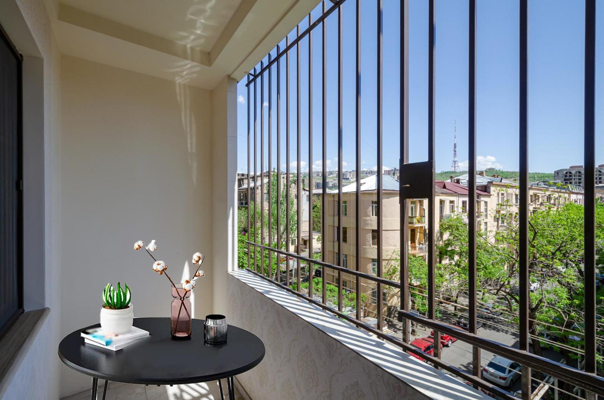 5A Beautiful Apartment In The Center Of The Capital Photo Original Erivan Exterior foto